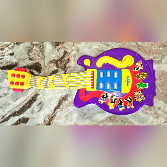 2004 The Wiggles Wiggly Giggly Guitar Dancing Singing 18" Purple *Works* - Picture 1 of 5